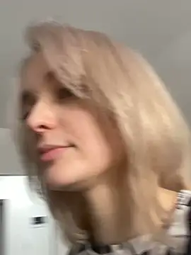 Snapshot of aka_Blonde chatting on January 12, 5:58 am aka Blonde online show from January 12, 5:58 am