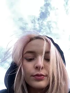 aka Blonde online show from March 26, 9:29 am