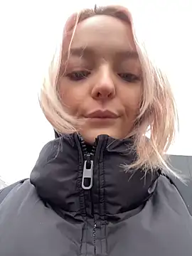 aka Blonde online show from March 29, 8:27 am