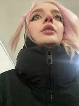 aka Blonde online show from March 19, 11:21 am