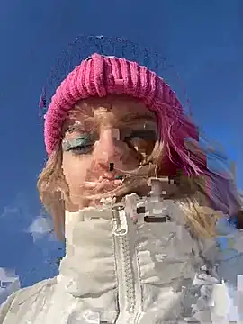 Snapshot of aka_Blonde chatting on February 12, 5:40 am aka Blonde online show from February 12, 5:40 am