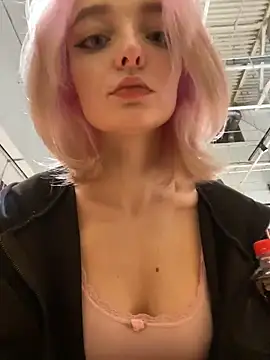 Snapshot of aka_Blonde chatting on February 18, 5:38 am aka Blonde online show from February 18, 5:38 am