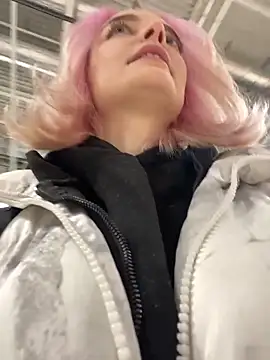 Snapshot of aka_Blonde chatting on March 1, 6:35 am aka Blonde online show from March 1, 6:35 am