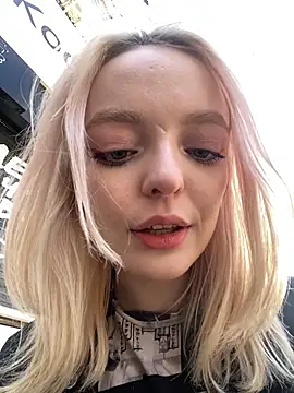 aka Blonde online show from May 16, 10:36 am