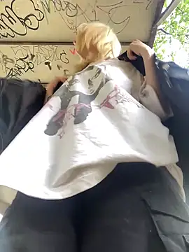 aka Blonde online show from May 21, 8:01 am