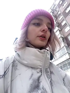 Snapshot of aka_Blonde chatting on February 16, 6:01 am aka Blonde online show from February 16, 6:01 am