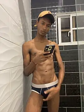 Snapshot of twink_gabrielll chatting on June 7, 11:32 pm twink gabrielll online show from June 7, 11:32 pm