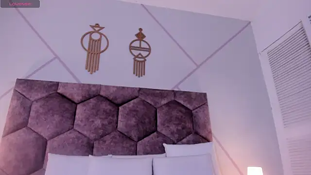 emily nova  online show from April 5, 12:01 pm