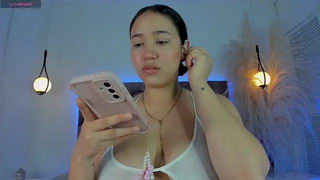 Snapshot of emily_nova_ chatting on June 20, 11:48 am emily nova online show from June 20, 11:48 am