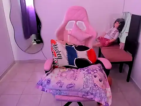 jenniferbodys online show from February 7, 8:50 pm