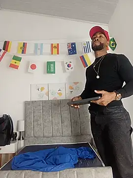 Snapshot of Dante_Knox chatting on July 12, 11:44 am Dante Knox online show from July 12, 11:44 am