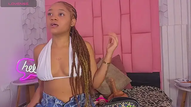 sophiia swet online show from February 7, 12:24 pm