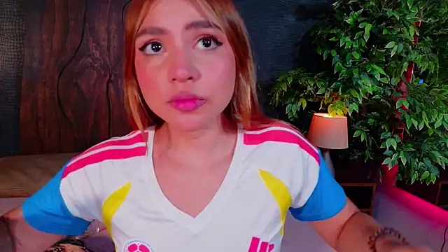Snapshot of miia_stonne chatting on July 3, 4:24 pm miia stonne online show from July 3, 4:24 pm