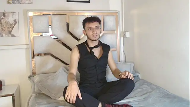 Curlystartt online show from January 13, 1:15 pm