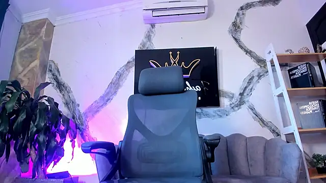 CatalinaMartinezz  online show from March 9, 12:30 pm