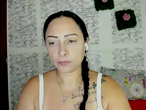 XXXStephanie XXX online show from May 19, 10:06 pm