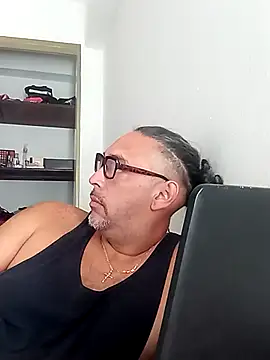 Snapshot of Big_vittollo chatting on February 19, 1:41 pm Big vittollo online show from February 19, 1:41 pm