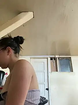 Snapshot of Shayla--broos chatting on February 24, 8:21 pm Shayla--broos online show from February 24, 8:21 pm