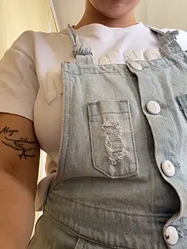 Snapshot of Shayla--broos chatting on February 9, 7:45 pm Shayla--broos online show from February 9, 7:45 pm