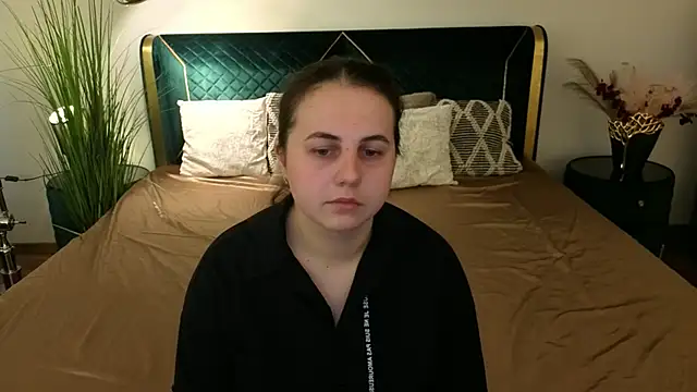 MikaFoxy online show from April 3, 5:36 am