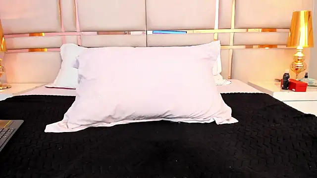 Snapshot of SalomeSaez chatting on March 2, 7:15 am SalomeSaez online show from March 2, 7:15 am