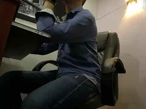 Snapshot of Oswalldo__ chatting on February 13, 11:32 am Oswalldo online show from February 13, 11:32 am