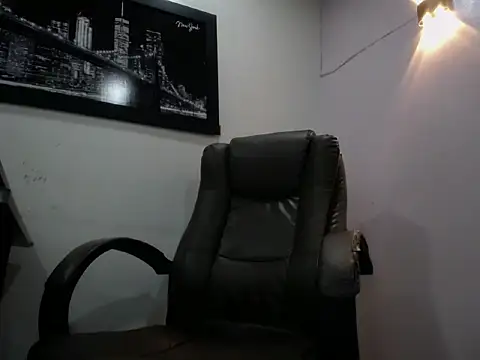 Snapshot of Oswalldo__ chatting on February 14, 11:21 am Oswalldo online show from February 14, 11:21 am