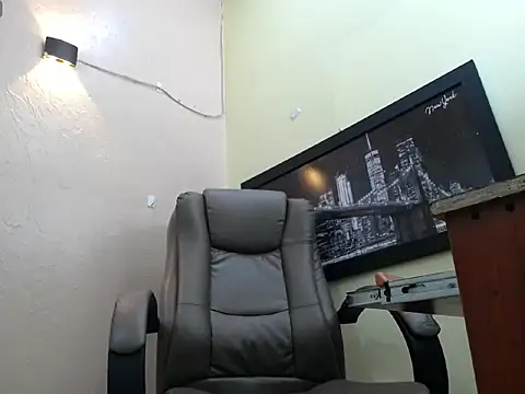 Snapshot of Oswalldo__ chatting on February 20, 11:23 am Oswalldo online show from February 20, 11:23 am