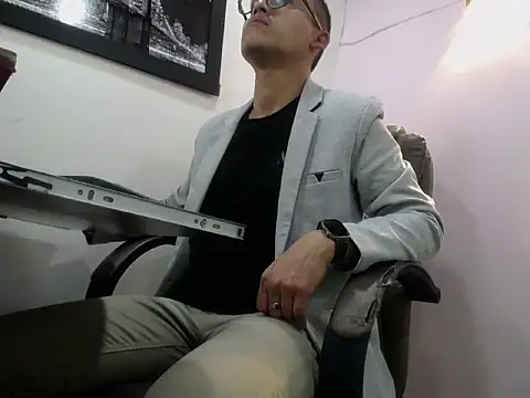 Snapshot of Oswalldo__ chatting on February 16, 11:31 am Oswalldo online show from February 16, 11:31 am