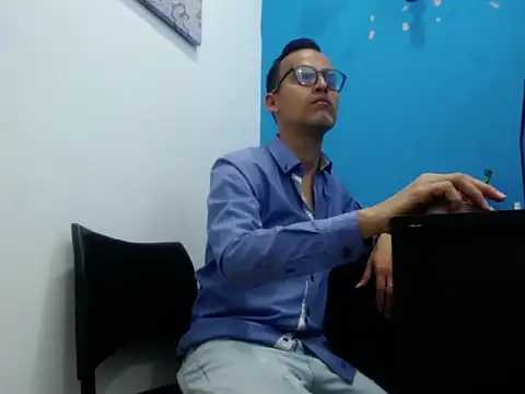 Snapshot of Oswalldo__ chatting on February 19, 11:29 am Oswalldo online show from February 19, 11:29 am