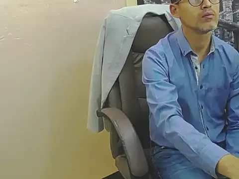 Snapshot of Oswalldo__ chatting on February 21, 11:12 am Oswalldo online show from February 21, 11:12 am