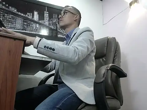 Snapshot of Oswalldo__ chatting on February 7, 3:36 am Oswalldo online show from February 7, 3:36 am