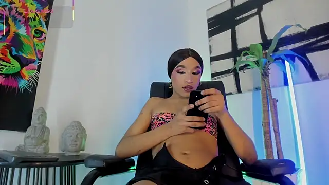 Snapshot of Naughty_Blue chatting on June 16, 11:27 pm Naughty Blue online show from June 16, 11:27 pm
