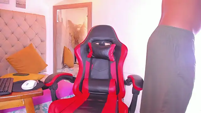 Snapshot of noah_sthone chatting on June 17, 10:08 pm noah sthone online show from June 17, 10:08 pm