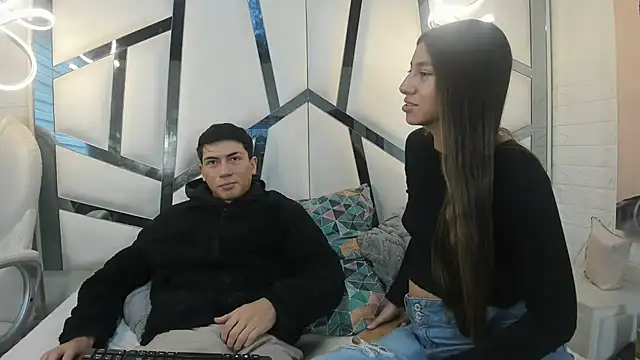 ScarlettAndLucas online show from February 23, 12:50 pm