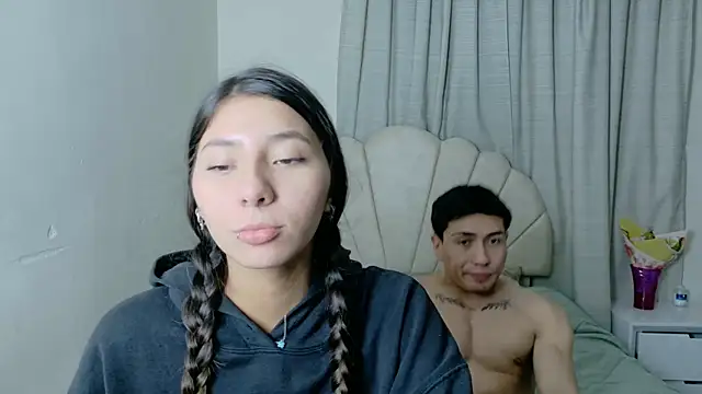 ScarlettAndLucas online show from May 28, 3:47 am