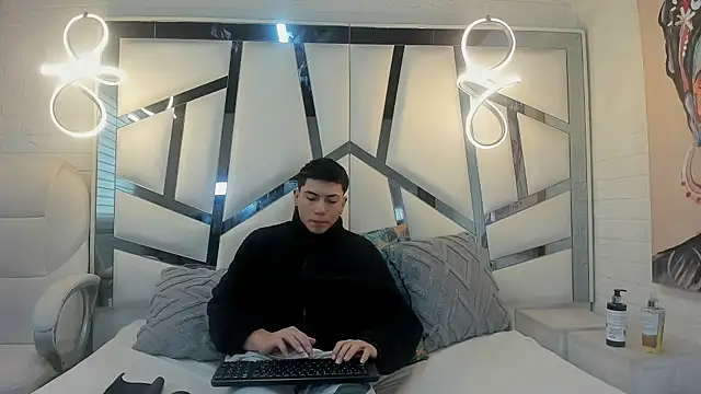 ScarlettAndLucas online show from March 2, 12:23 pm