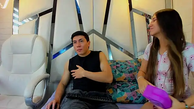 ScarlettAndLucas online show from March 22, 1:34 pm