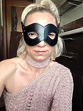 DahliaDew online show from January 14, 10:30 am