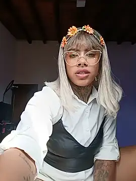 Canela Osada  online show from July 17, 1:52 pm