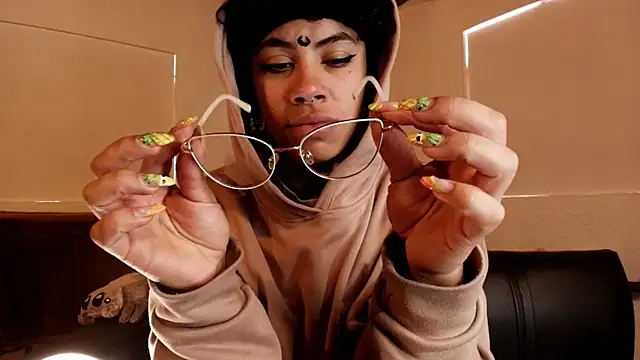 Canela Osada  online show from February 5, 4:14 pm