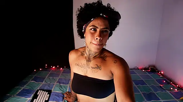 Canela Osada  online show from April 19, 1:17 am