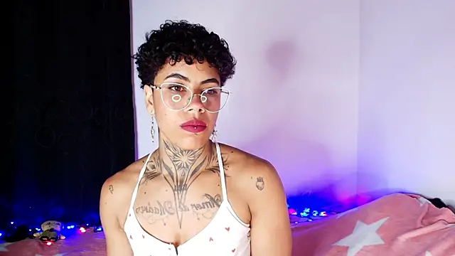 Canela Osada  online show from May 1, 3:11 am