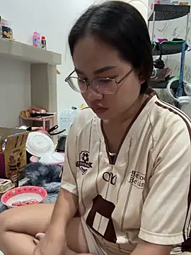 Snapshot of Ponthip chatting on May 6, 8:24 pm Ponthip online show from May 6, 8:24 pm