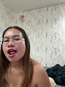 Snapshot of Ponthip chatting on May 11, 7:00 pm Ponthip online show from May 11, 7:00 pm