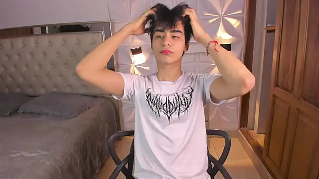 IamJuanJoc online show from April 7, 3:30 am