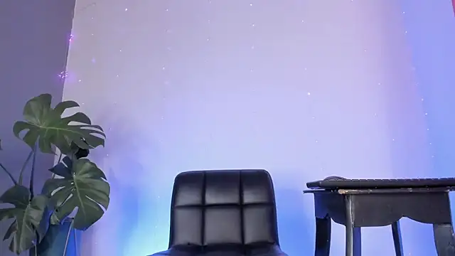 Snapshot of BellaDuval__ chatting on February 18, 4:36 pm BellaDuval online show from February 18, 4:36 pm