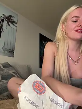 blondebunny999 999 online show from May 8, 10:13 pm
