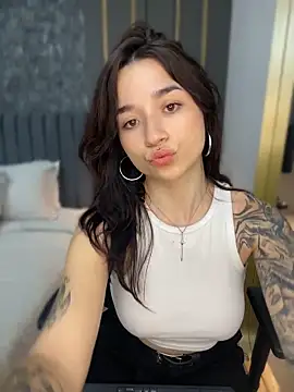  Charlotte Rose online show from April 9, 2:01 pm