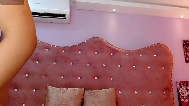 babyAnthonella online show from April 3, 11:05 am